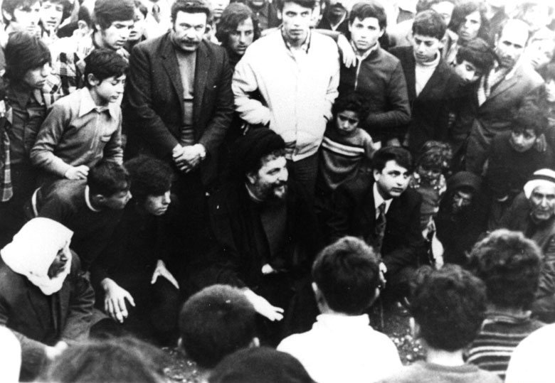 Visit_of_Imam_Musa_al-Sadr_from_the_bombarded_areas_of_southern_Lebanon_2